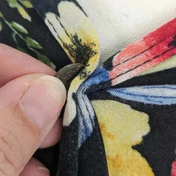 Pomelo Women's Medium Black Floral Tie Knot Fake Button VNeck Blouse Short Sleev - Picture 4 of 12